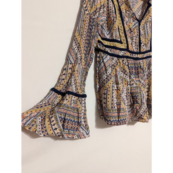 Signature studio bohemian bellbottom sleeves tribal print blouse womens medium - Picture 2 of 5